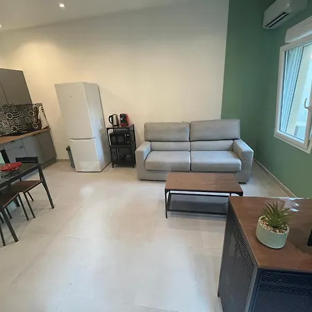 Charmant Studio Les Angles, Proche Avignon Avec Parking Prive * Les Angles (Gard)