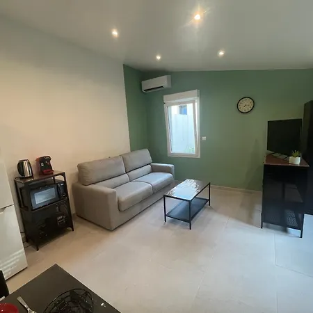 Charmant Studio Les Angles, Proche Avignon Avec Parking Prive דירה *