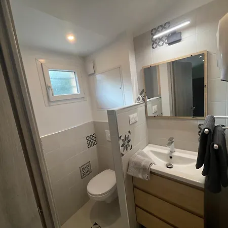 Charmant Studio Les Angles, Proche Avignon Avec Parking Prive Apartamento Les Angles (Gard)