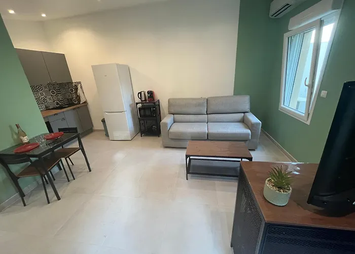 Charmant Studio Les Angles, Proche Avignon Avec Parking Prive * Les Angles (Gard)