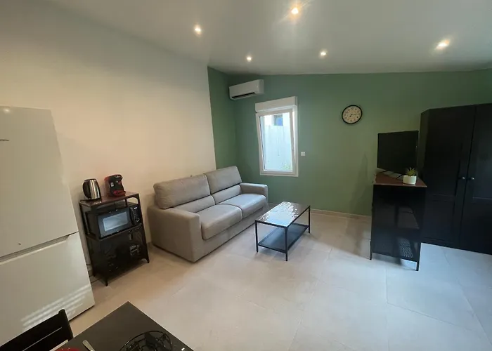 Charmant Studio Les Angles, Proche Avignon Avec Parking Prive דירה *